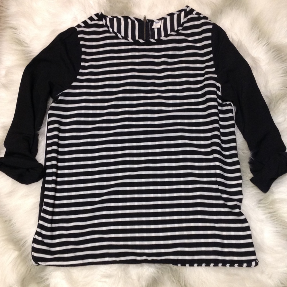 💥4 for $20💥 NWOT Black & White Striped Top/Med - Picture 2 of 8